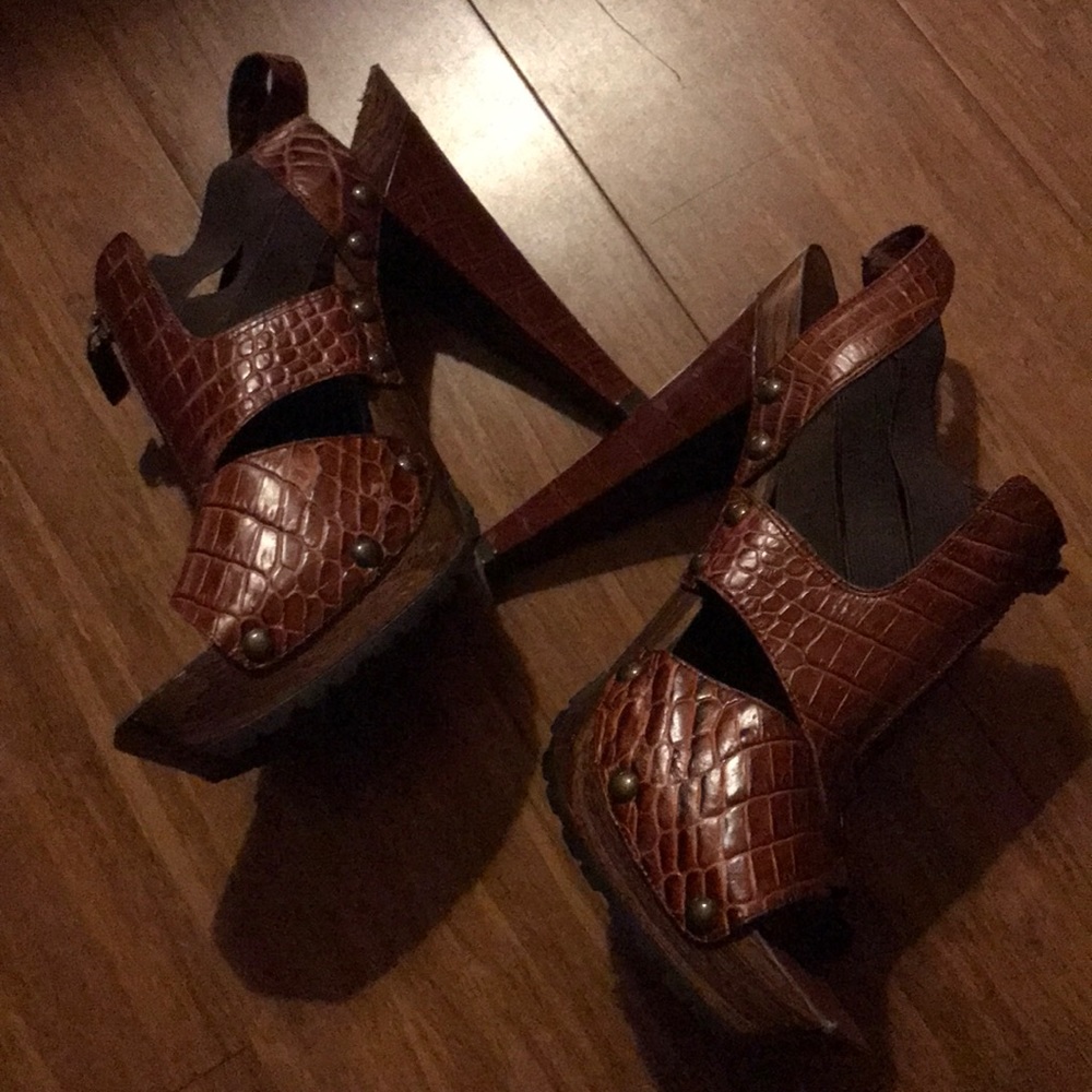 Jessica Simpson heels